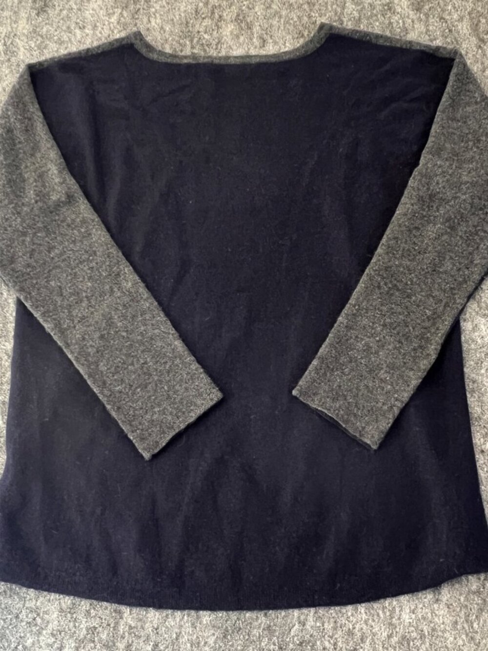 Uniqlo Cashmere Sweater Women Medium Gray Navy Crew Neck Long Sleeve Two Tone - Picture 4 of 4